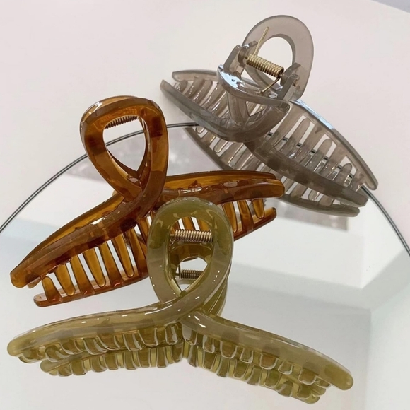 Bundle of Three Hair Claw 4" Wide Clips in Neutral Tones - Picture 1 of 3